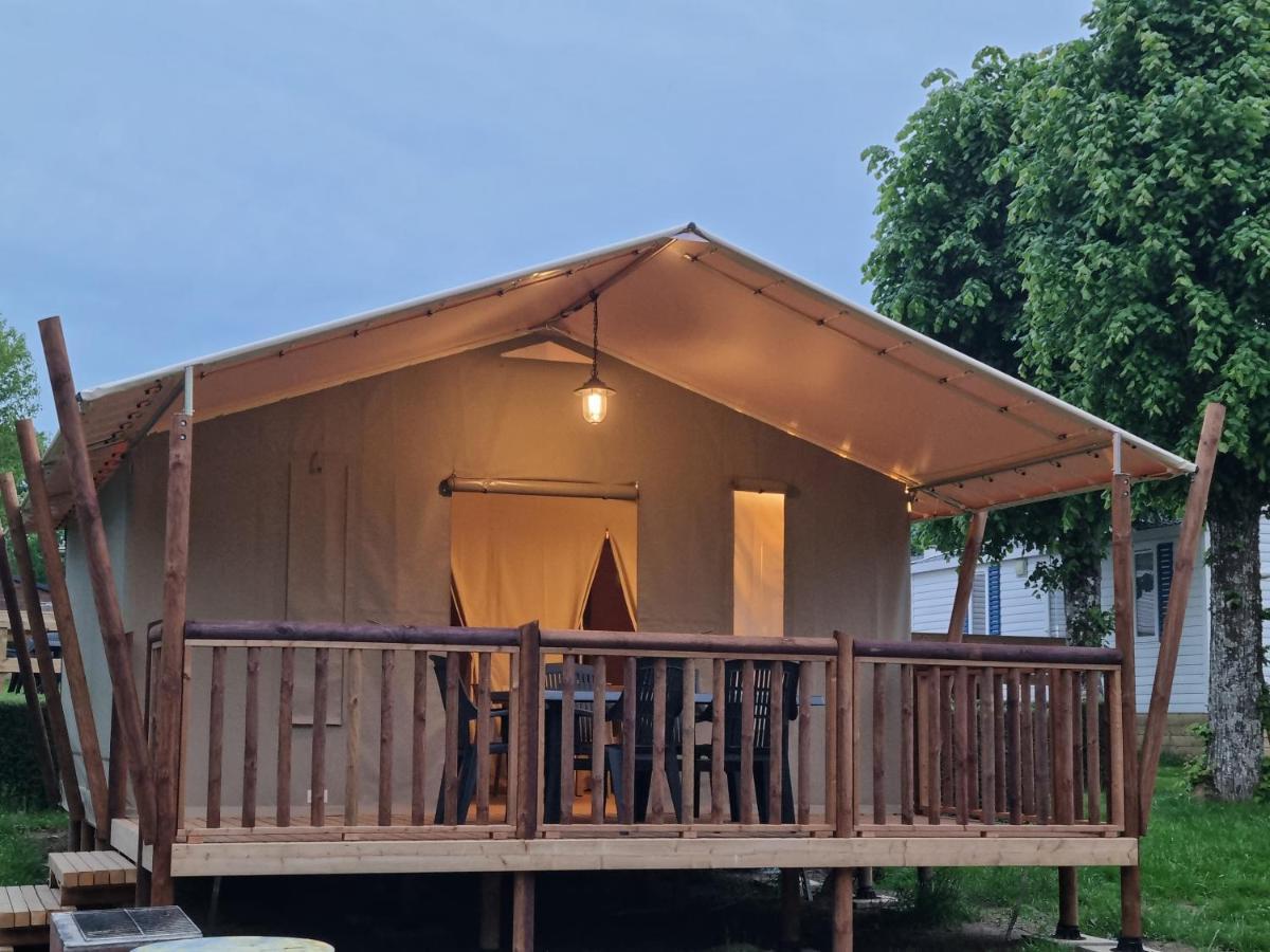 Camping Les Rives Du Lac Bois Morin Ngoại thất bức ảnh
